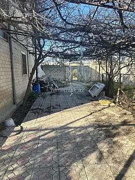 Satılır 10 otaqlı həyət evi 480 m²