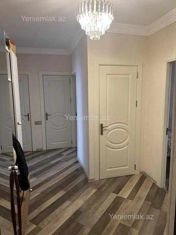 Satılır 4 otaqlı köhnə tikili 105 m²