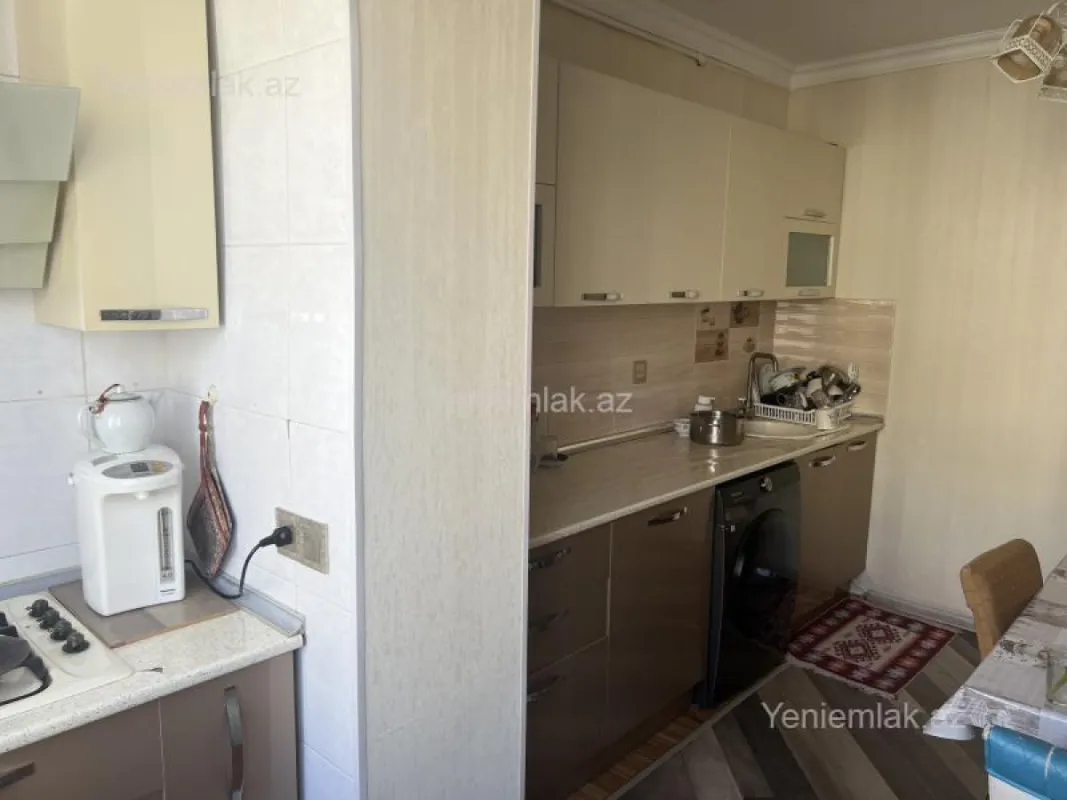Satılır 4 otaqlı köhnə tikili 105 m²