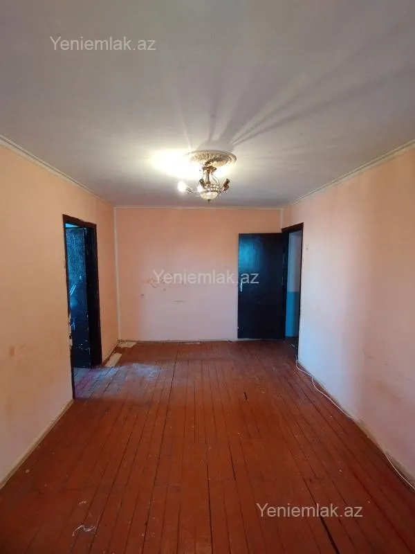 Satılır 2 otaqlı köhnə tikili 52 m²