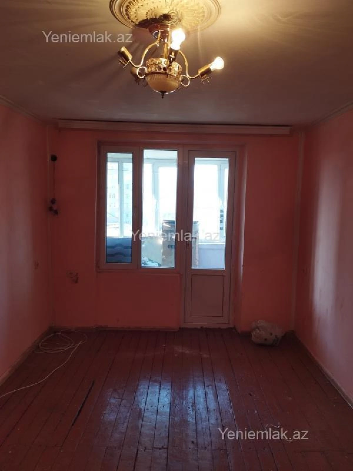 Satılır 2 otaqlı köhnə tikili 52 m²