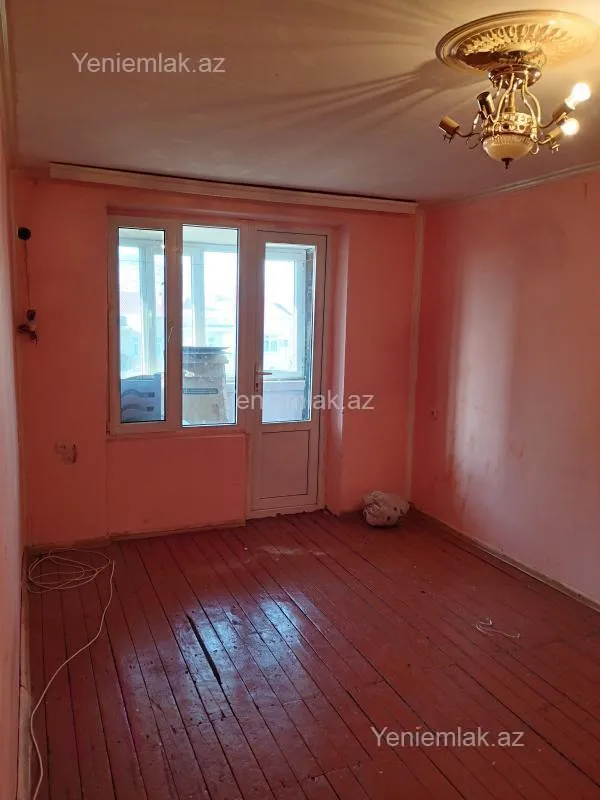 Satılır 2 otaqlı köhnə tikili 52 m²