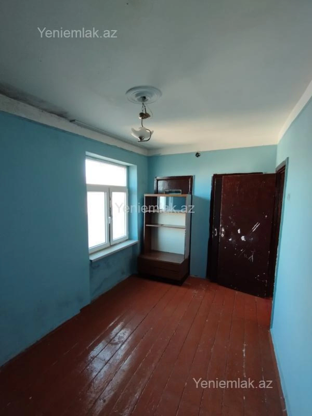 Satılır 2 otaqlı köhnə tikili 52 m²