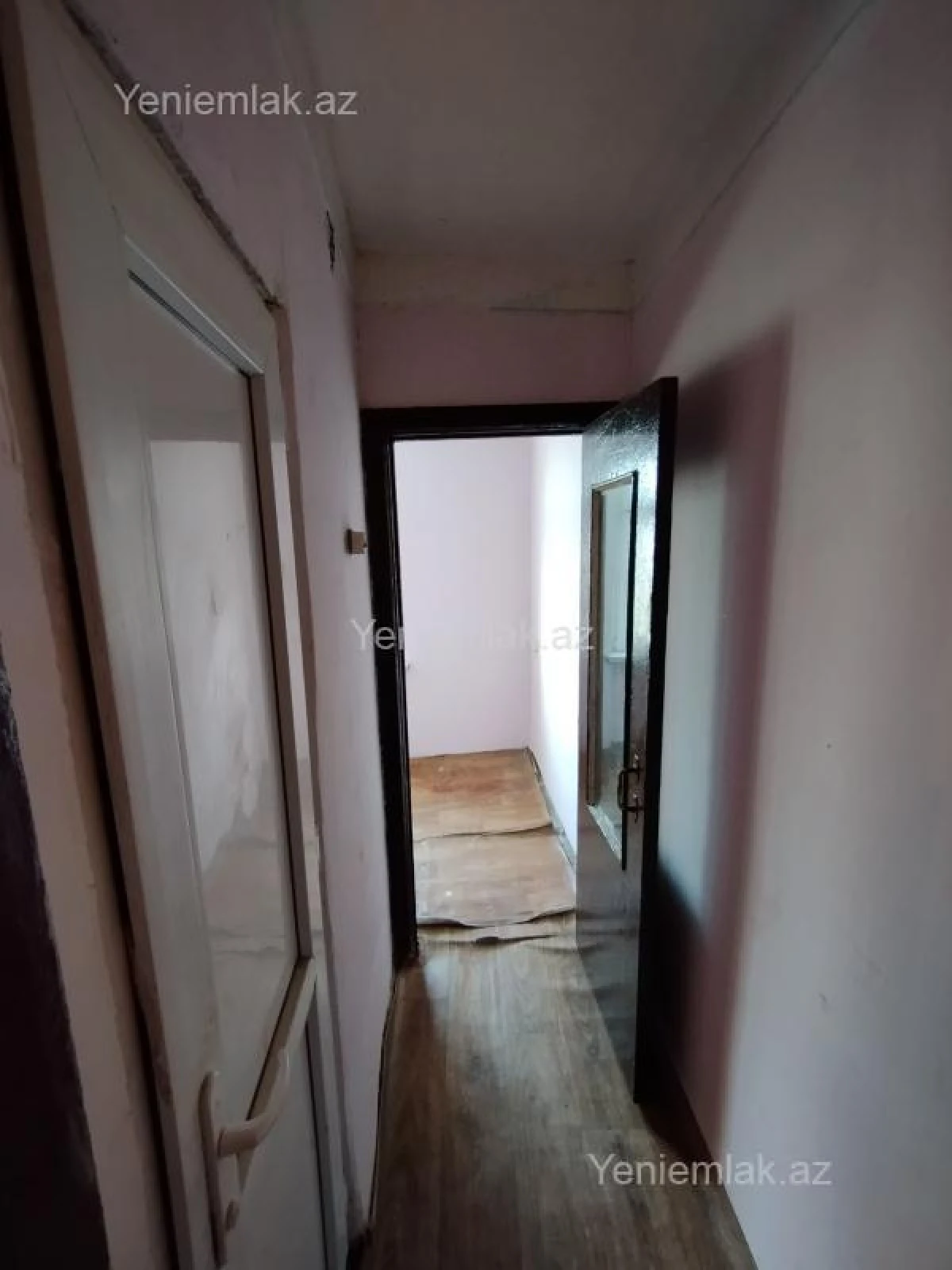 Satılır 2 otaqlı köhnə tikili 52 m²