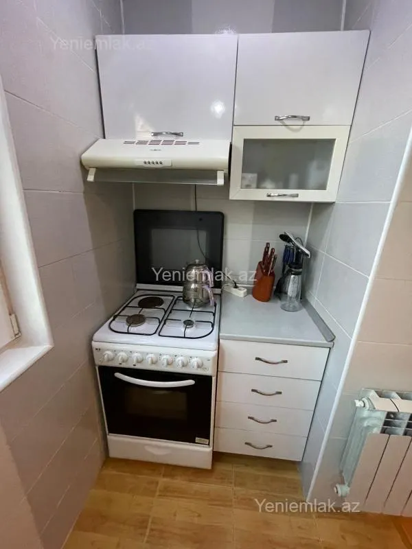 Satılır 3 otaqlı köhnə tikili 80 m²