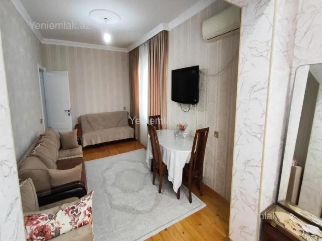 Satılır 2 otaqlı köhnə tikili 65 m²