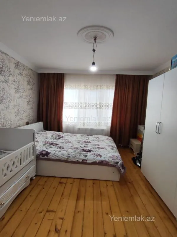 Satılır 2 otaqlı köhnə tikili 65 m²
