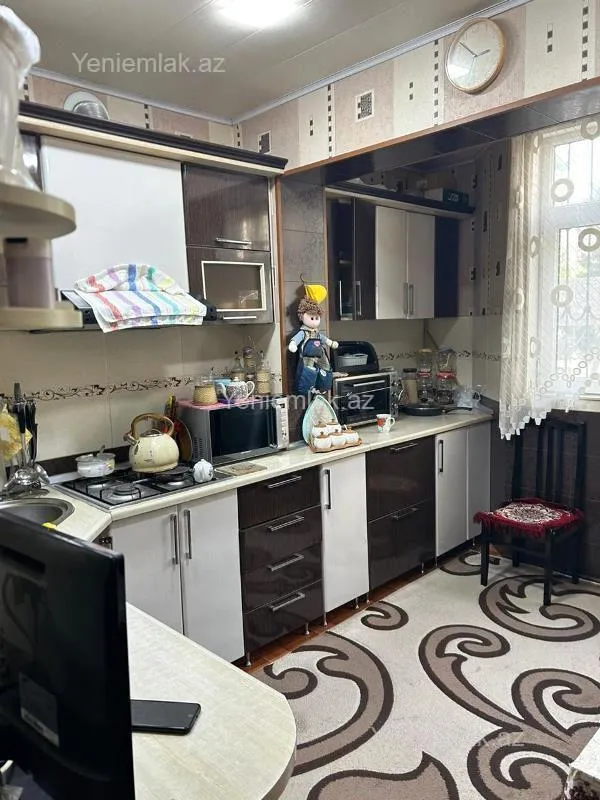 Satılır 4 otaqlı köhnə tikili 90 m²