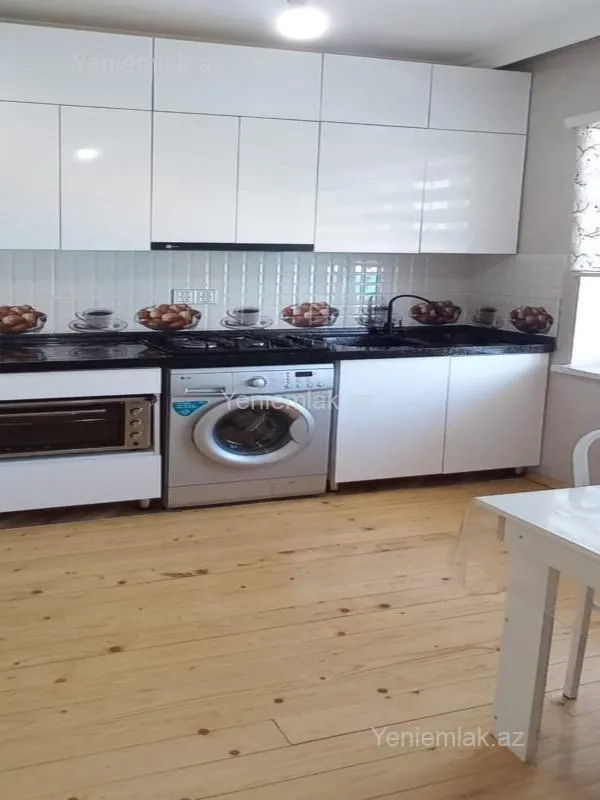 Satılır 6 otaqlı həyət evi 220 m²