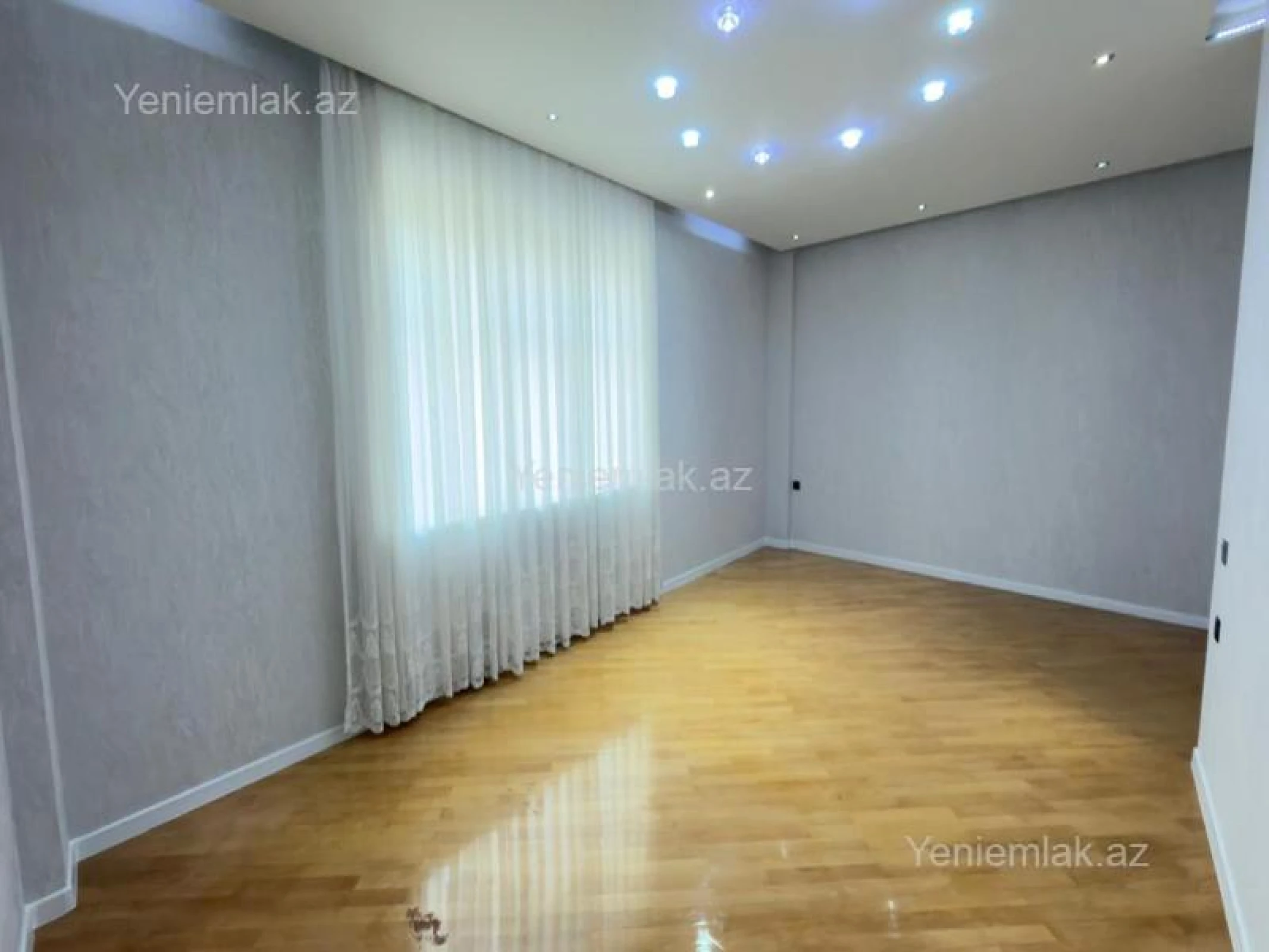 Satılır 3 otaqlı yeni tikili 135 m²