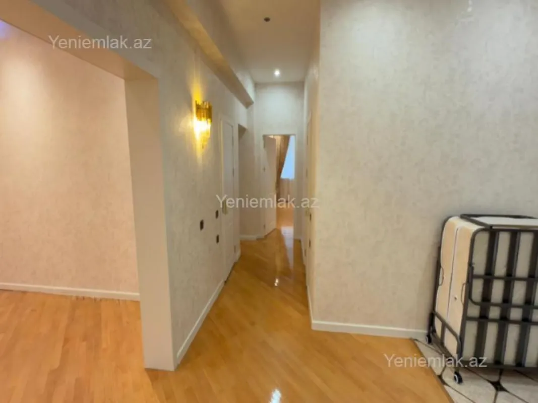 Satılır 3 otaqlı yeni tikili 135 m²