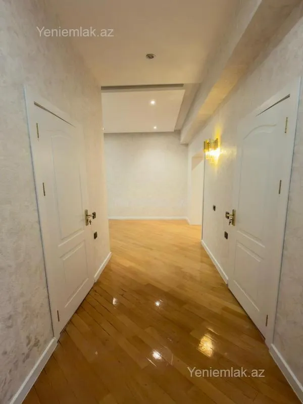 Satılır 3 otaqlı yeni tikili 135 m²
