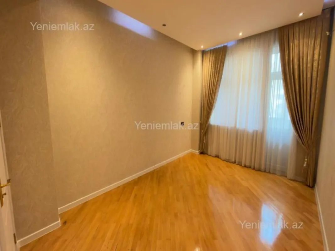 Satılır 3 otaqlı yeni tikili 135 m²