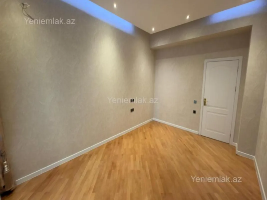 Satılır 3 otaqlı yeni tikili 135 m²