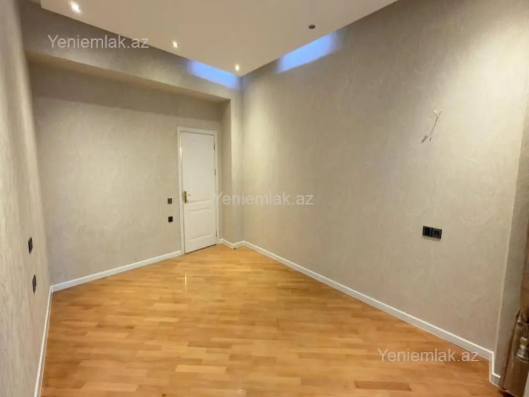 Satılır 3 otaqlı yeni tikili 135 m²