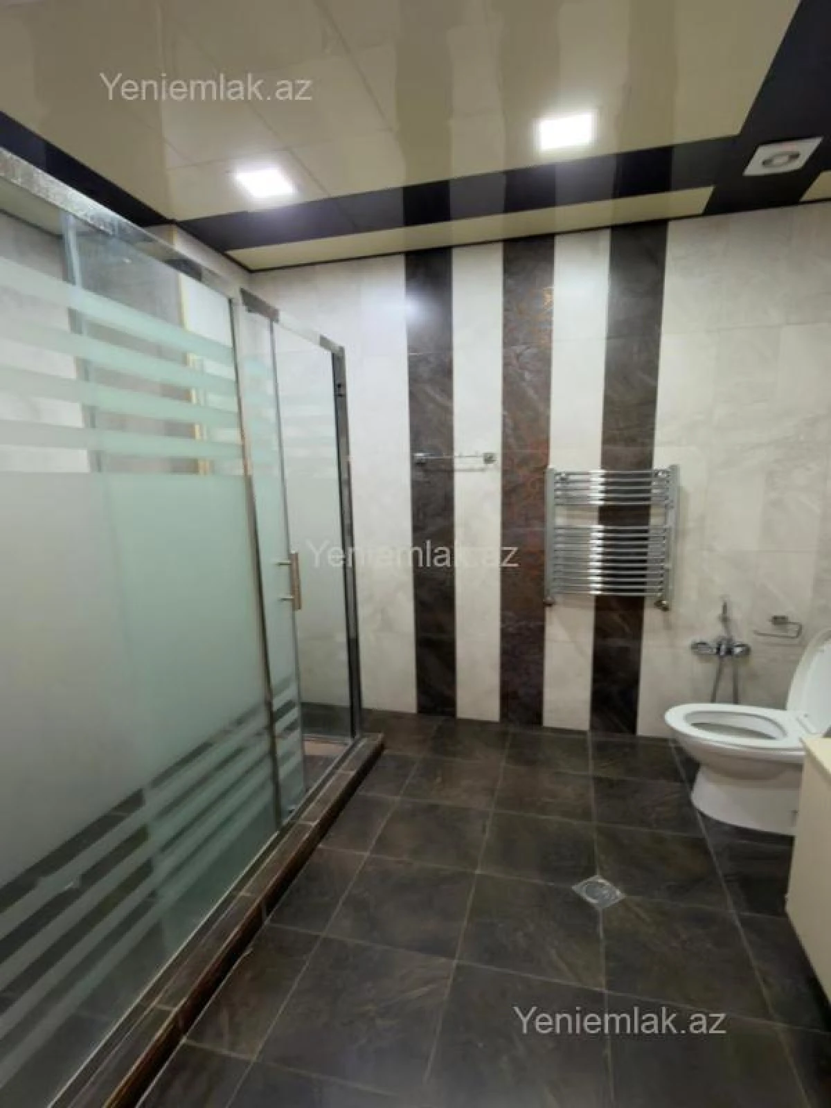 Satılır 3 otaqlı yeni tikili 135 m²