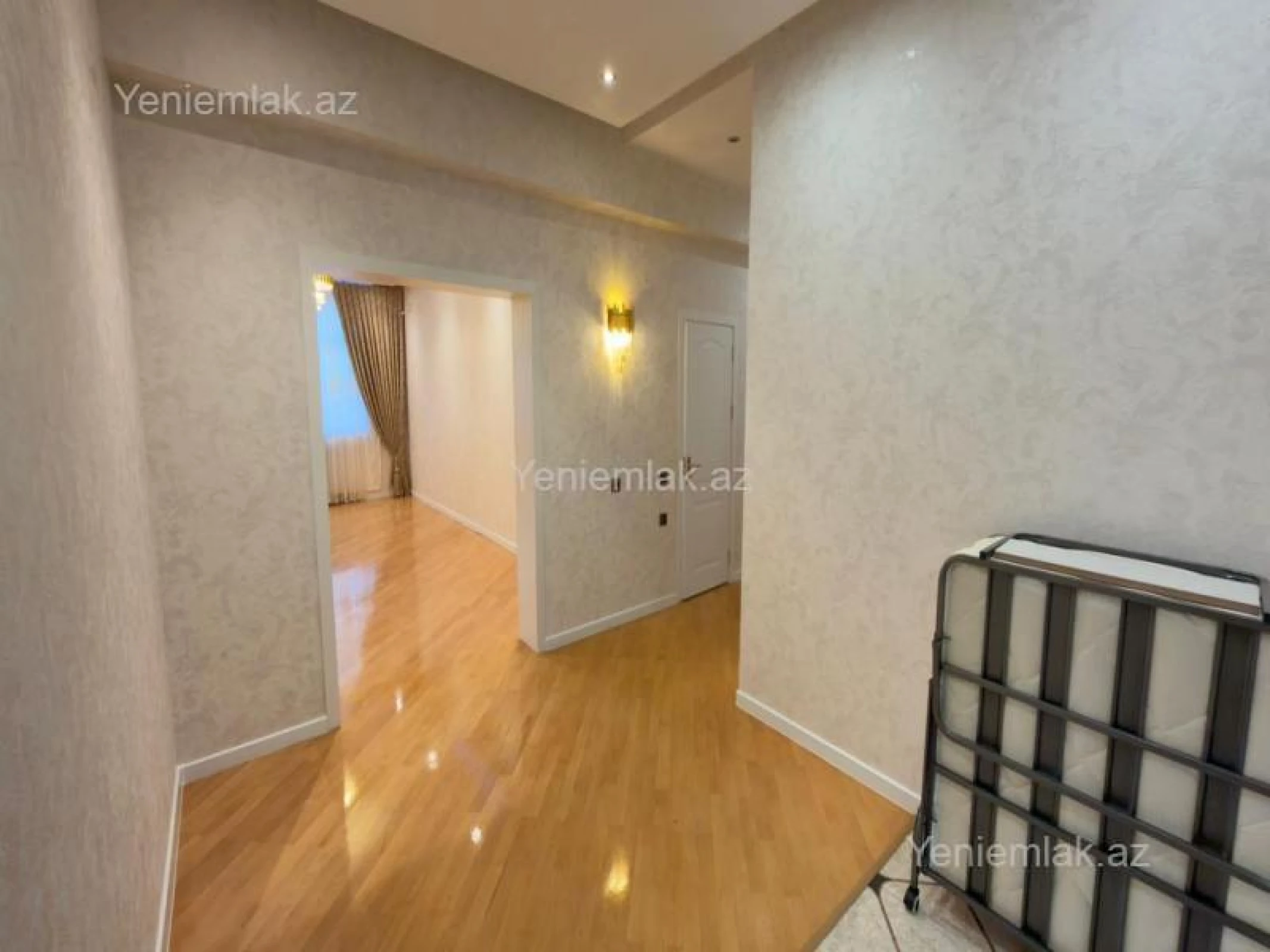 Satılır 3 otaqlı yeni tikili 135 m²