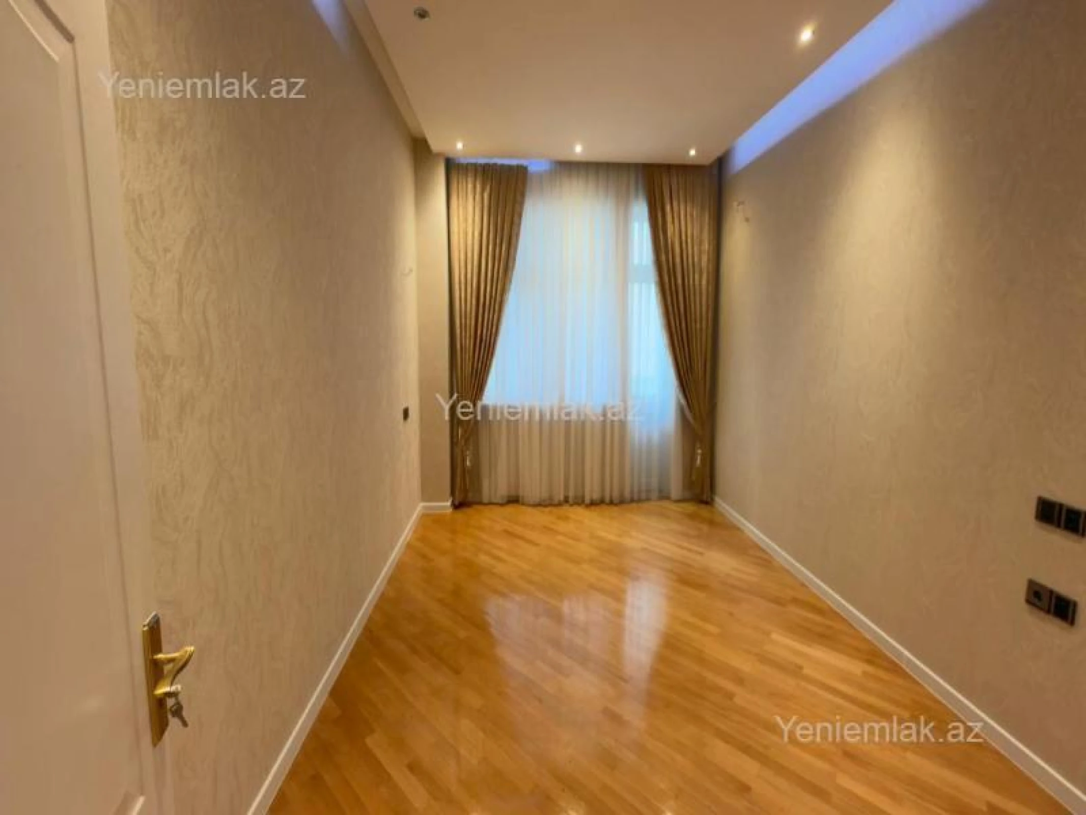 Satılır 3 otaqlı yeni tikili 135 m²