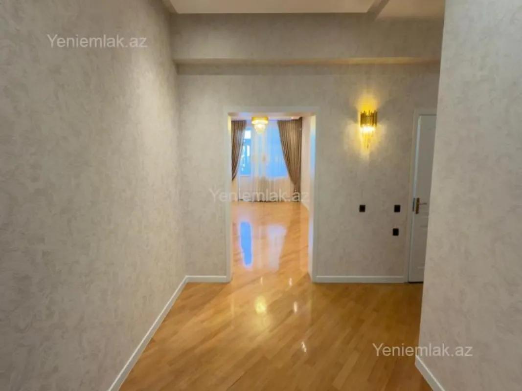 Satılır 3 otaqlı yeni tikili 135 m²