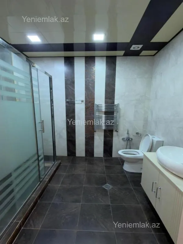 Satılır 3 otaqlı yeni tikili 135 m²