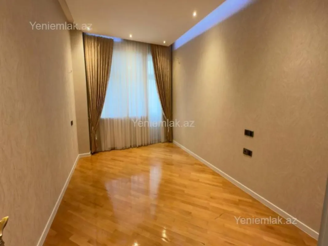 Satılır 3 otaqlı yeni tikili 135 m²
