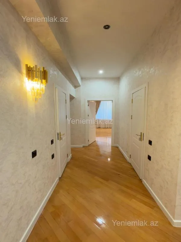 Satılır 3 otaqlı yeni tikili 135 m²