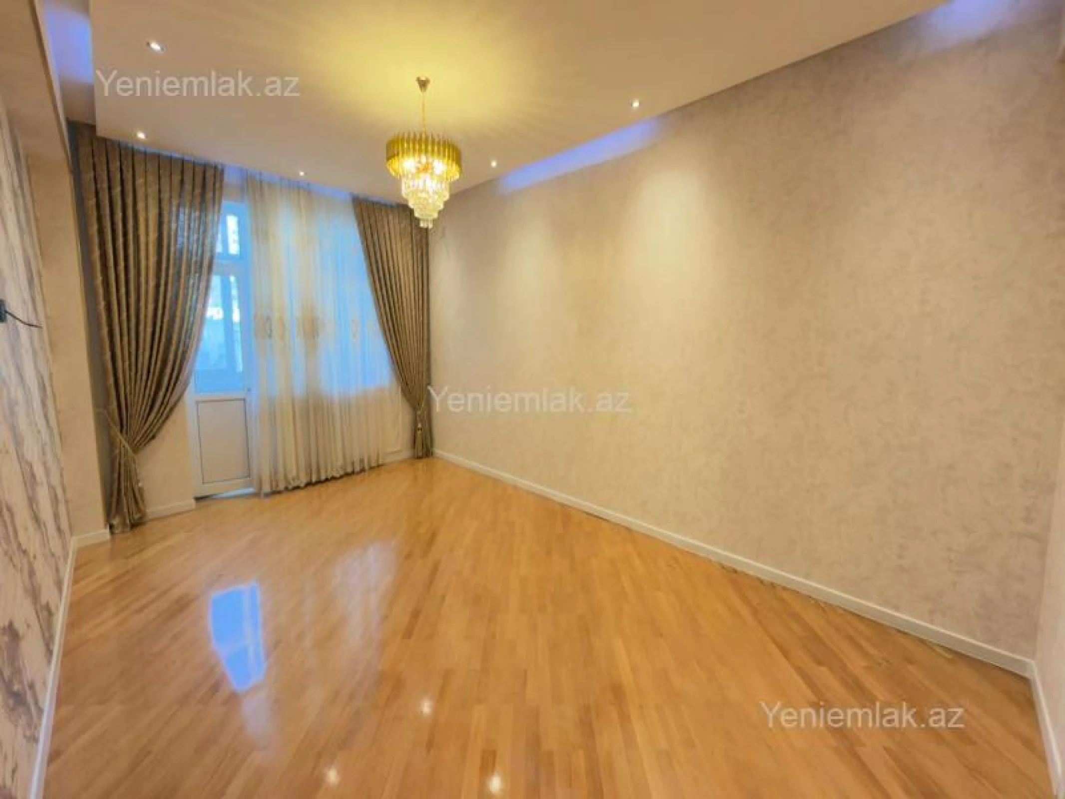 Satılır 3 otaqlı yeni tikili 135 m²