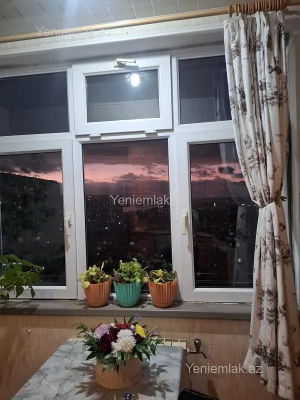 Satılır 2 otaqlı köhnə tikili 70.2 m²