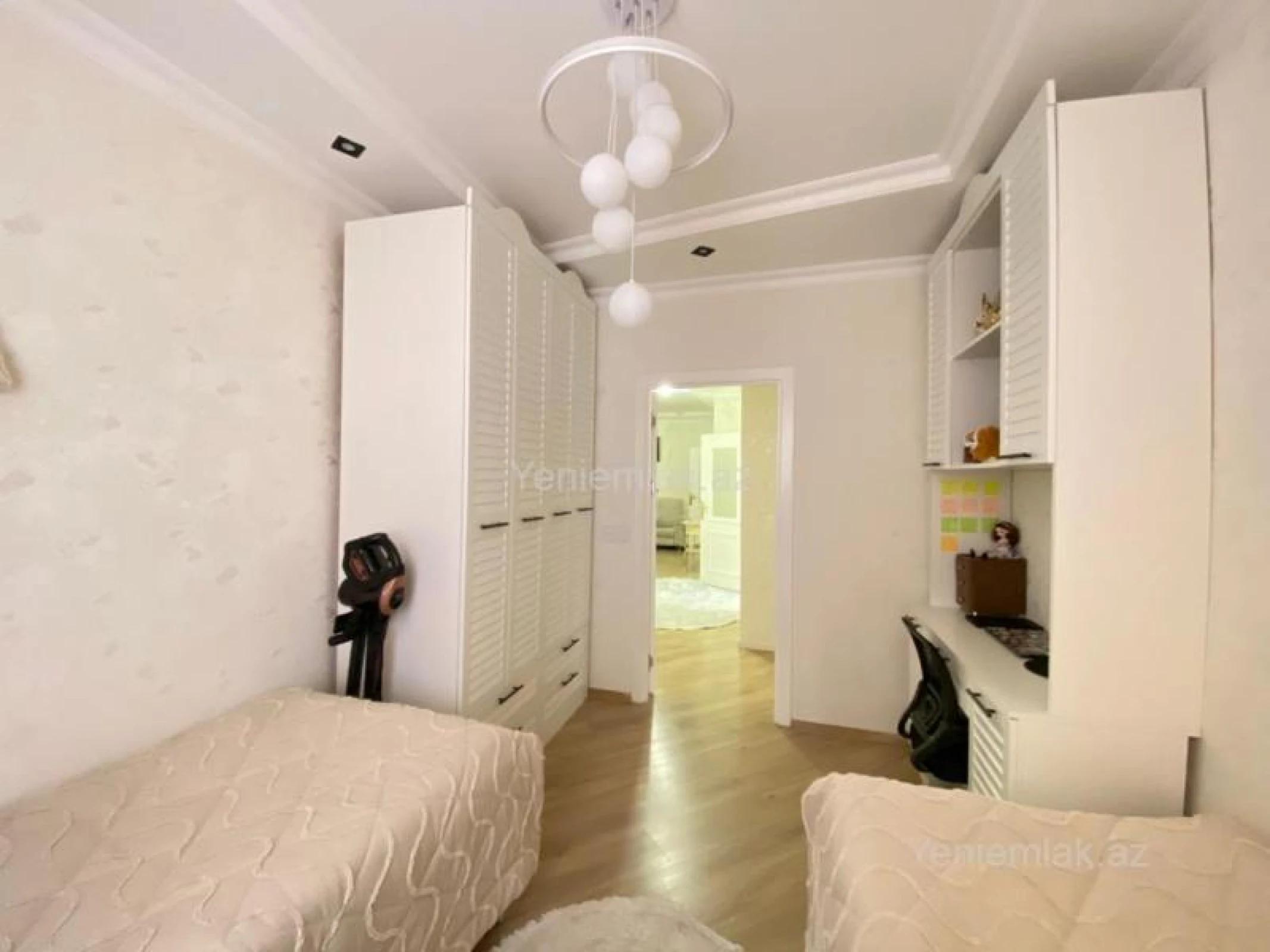 Satılır 3 otaqlı yeni tikili 130 m²