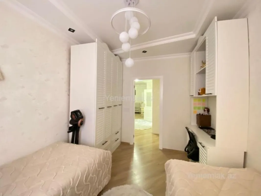 Satılır 3 otaqlı yeni tikili 130 m²