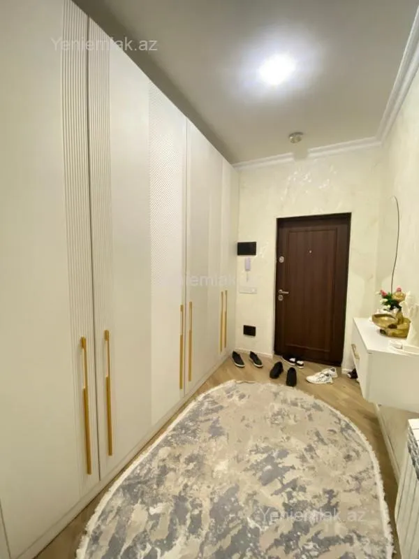 Satılır 3 otaqlı yeni tikili 130 m²