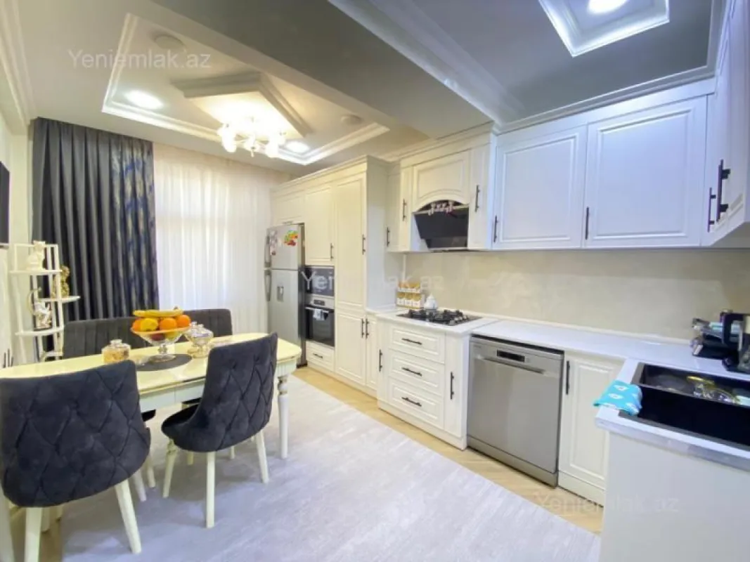 Satılır 3 otaqlı yeni tikili 130 m²