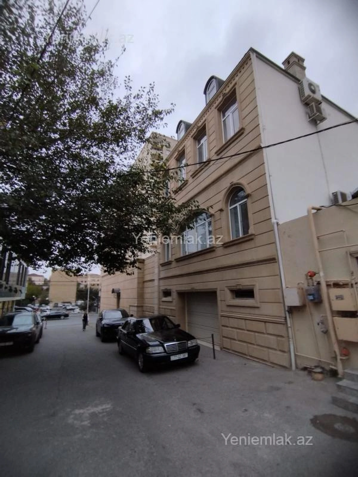 Satılır 6 otaqlı həyət evi 600 m²