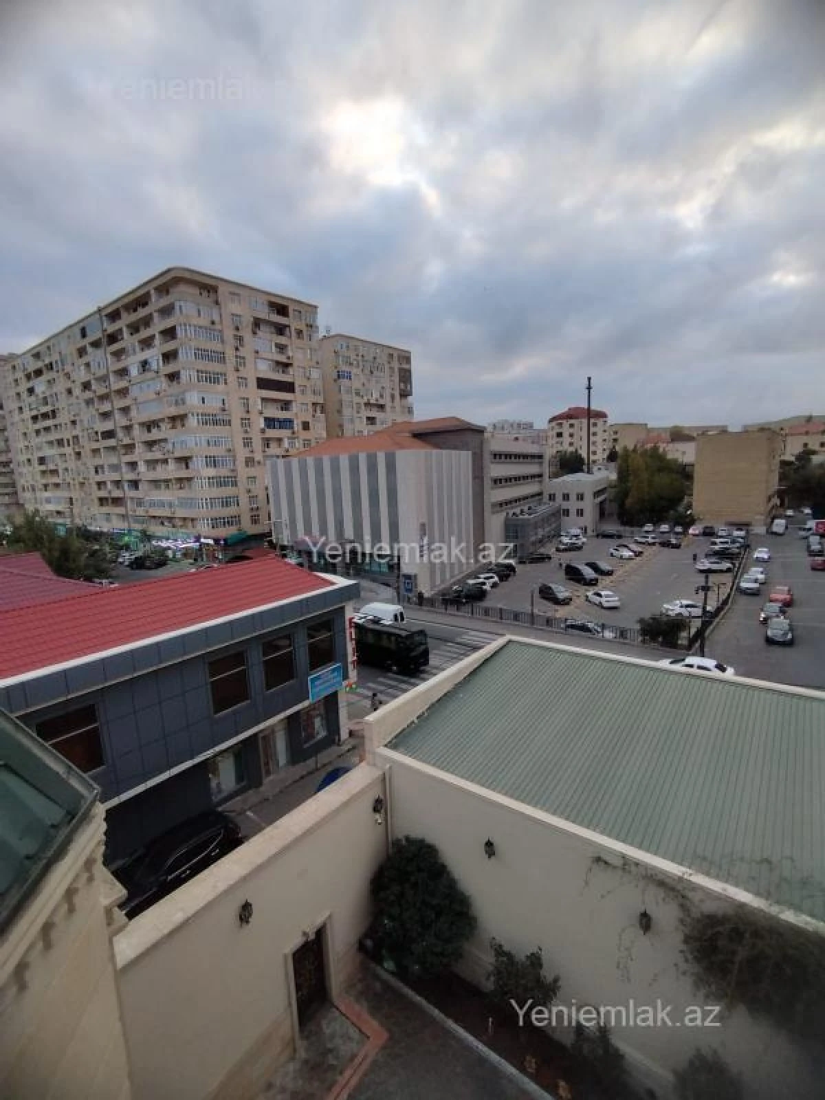 Satılır 6 otaqlı həyət evi 600 m²