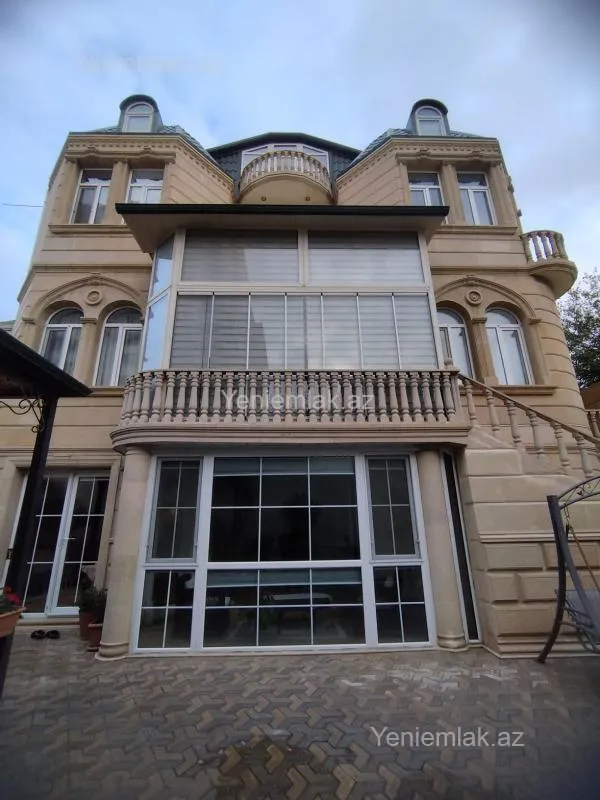 Satılır 6 otaqlı həyət evi 600 m²