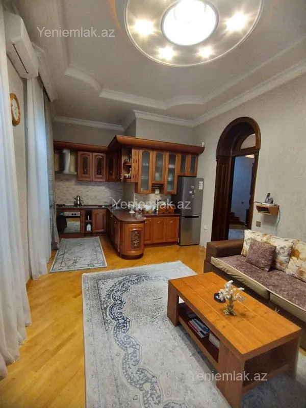Satılır 6 otaqlı həyət evi 600 m²