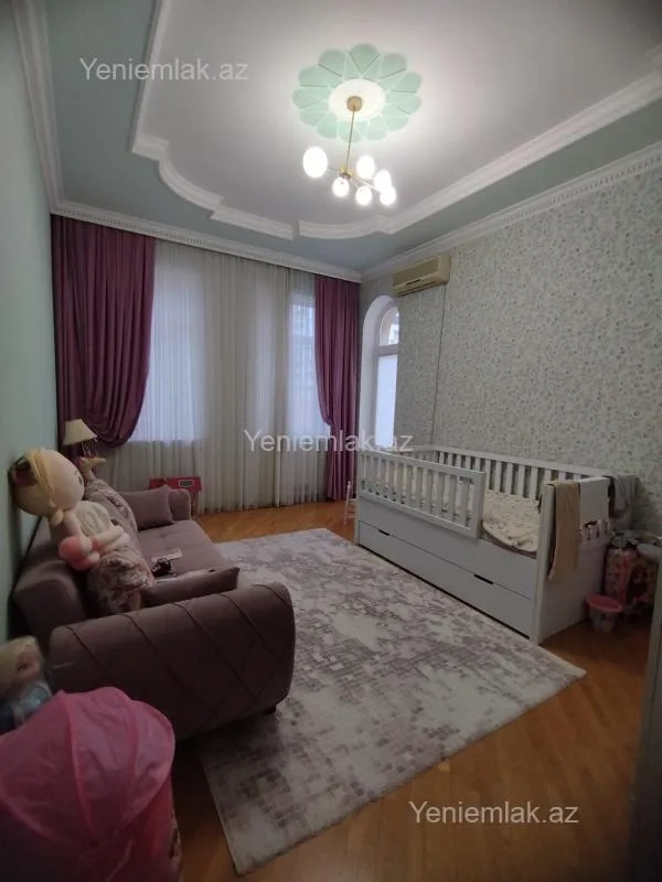 Satılır 6 otaqlı həyət evi 600 m²