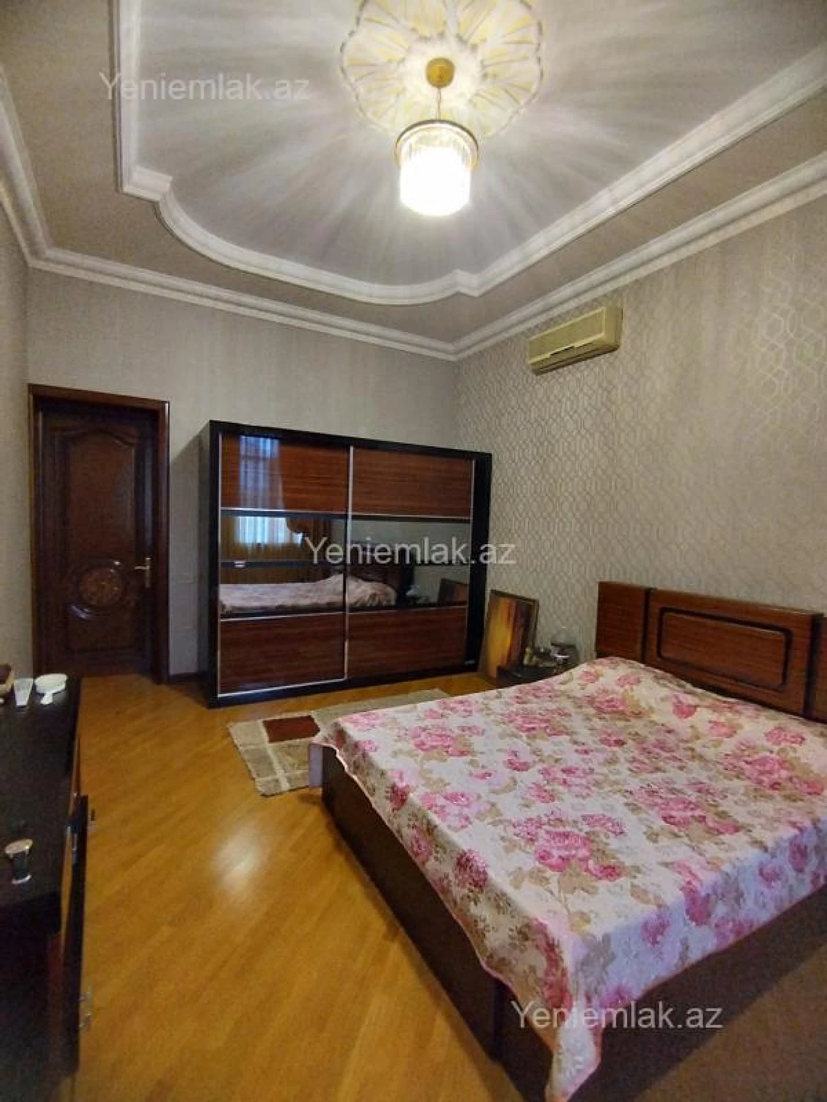 Satılır 6 otaqlı həyət evi 600 m²