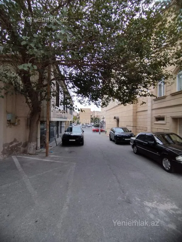 Satılır 6 otaqlı həyət evi 600 m²