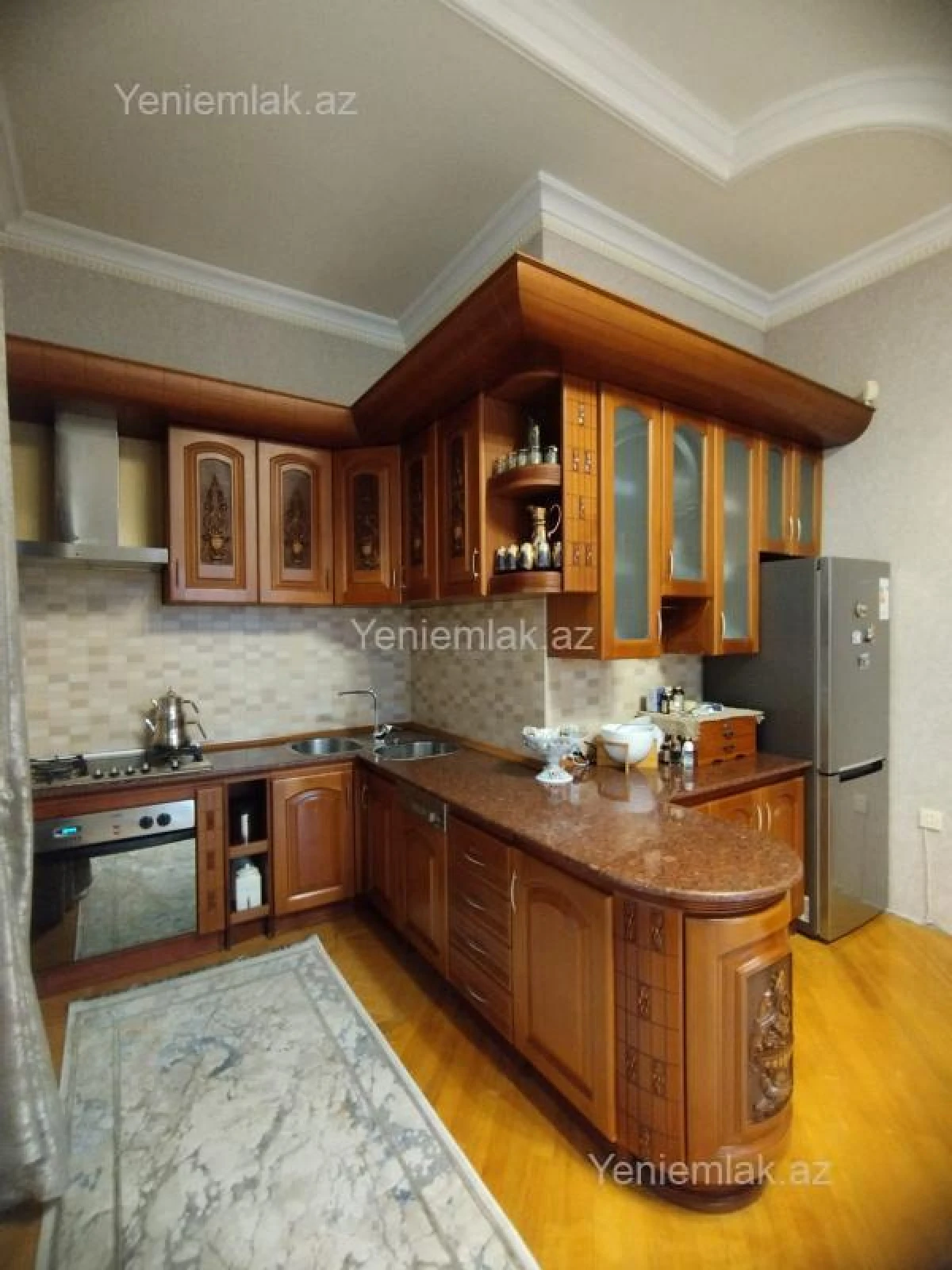 Satılır 6 otaqlı həyət evi 600 m²