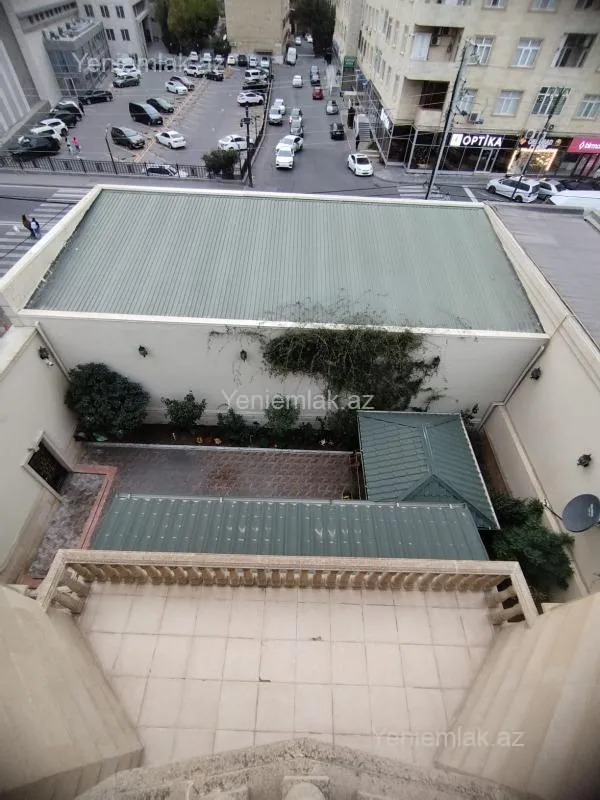 Satılır 6 otaqlı həyət evi 600 m²