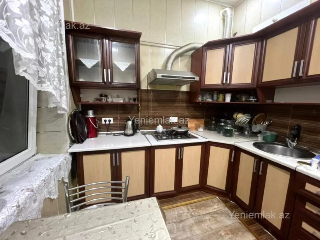 Satılır 3 otaqlı köhnə tikili 95 m²