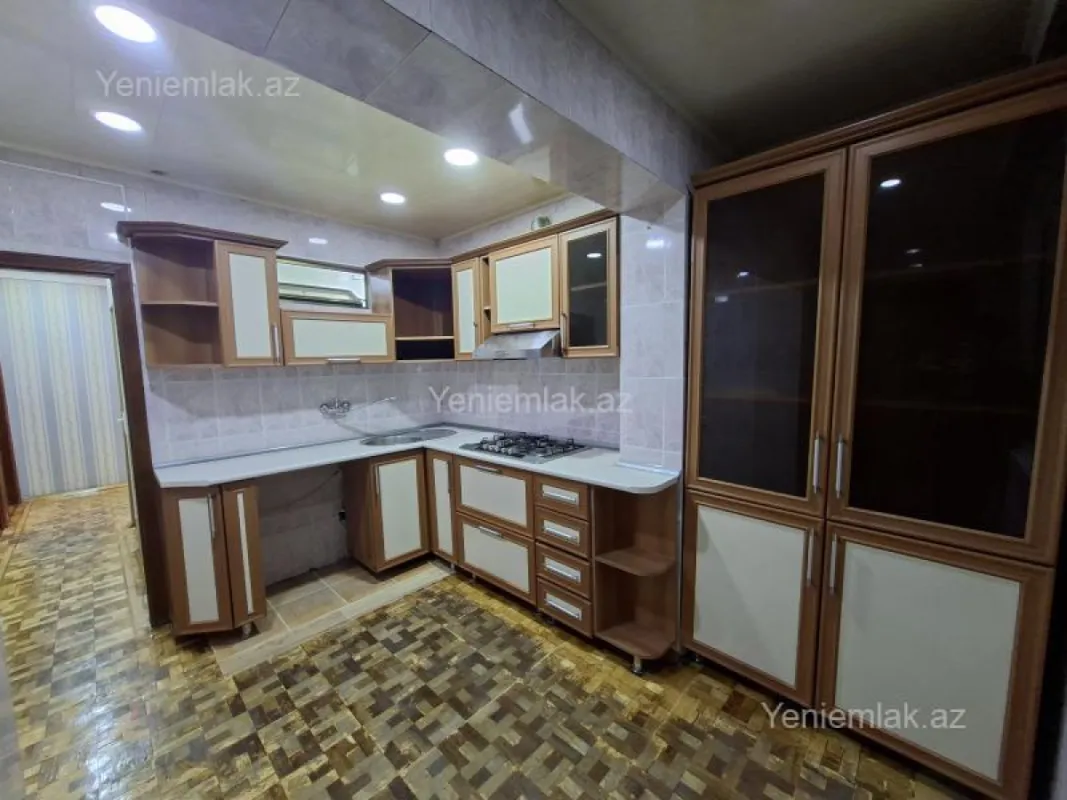 Satılır 3 otaqlı köhnə tikili 90 m²