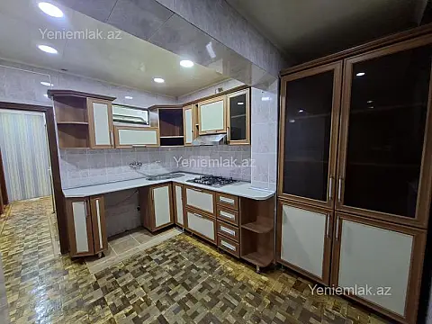 Satılır 3 otaqlı köhnə tikili 90 m²