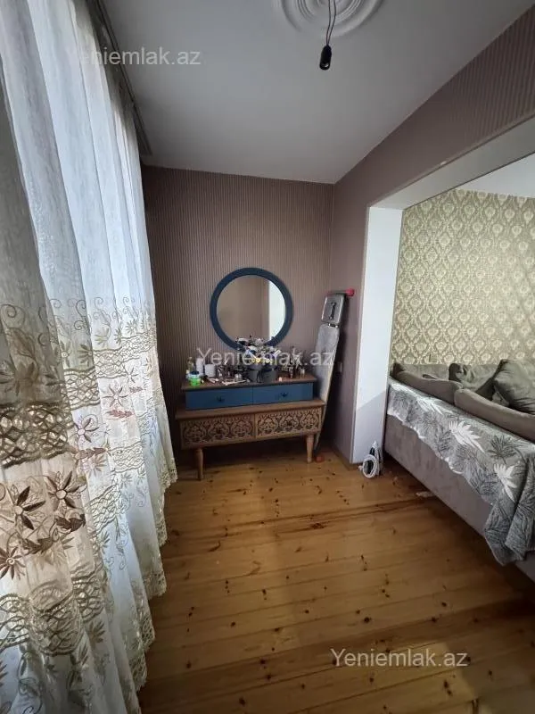 Satılır 2 otaqlı köhnə tikili 55 m²