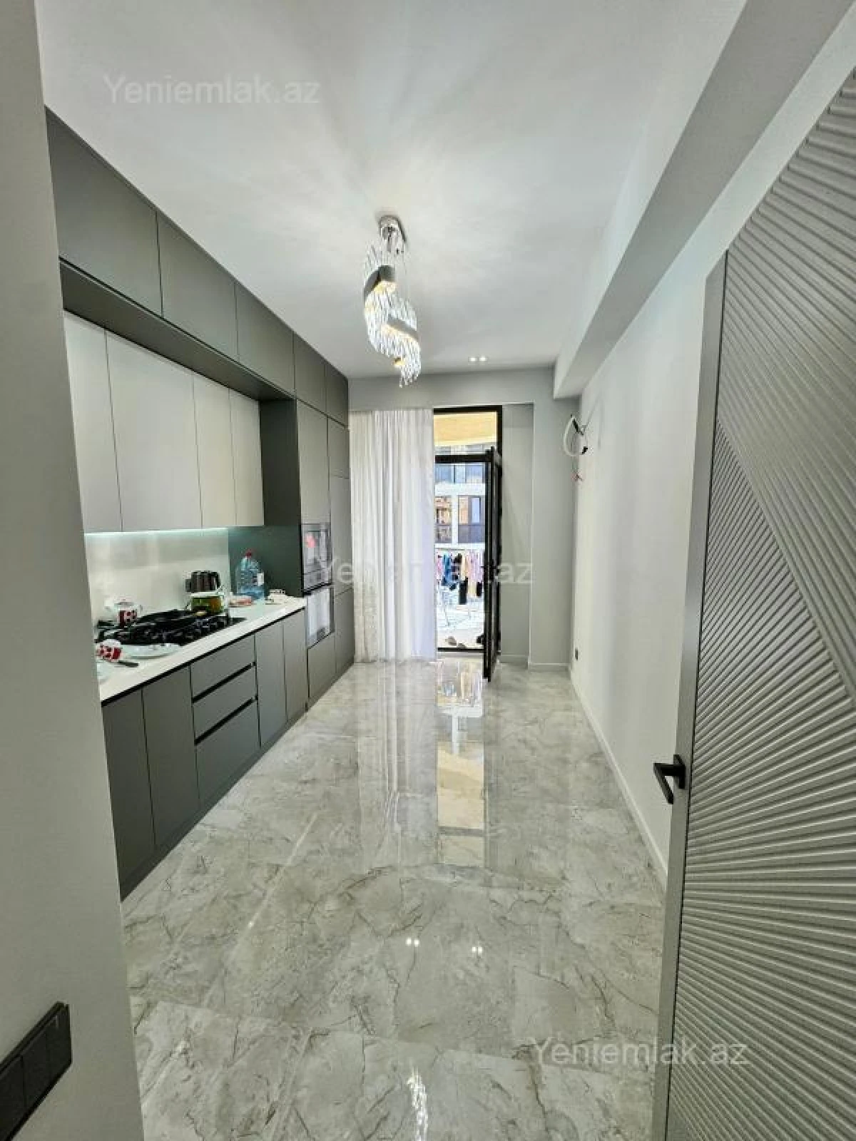Satılır 3 otaqlı yeni tikili 98 m²