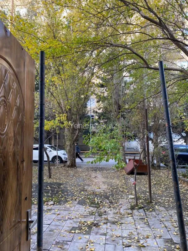 Satılır 4 otaqlı köhnə tikili 120 m²