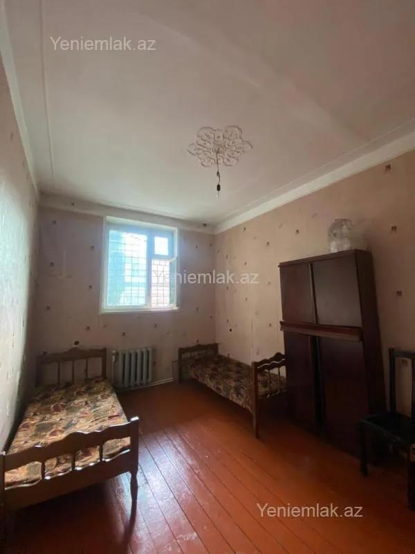 Satılır 4 otaqlı köhnə tikili 120 m²