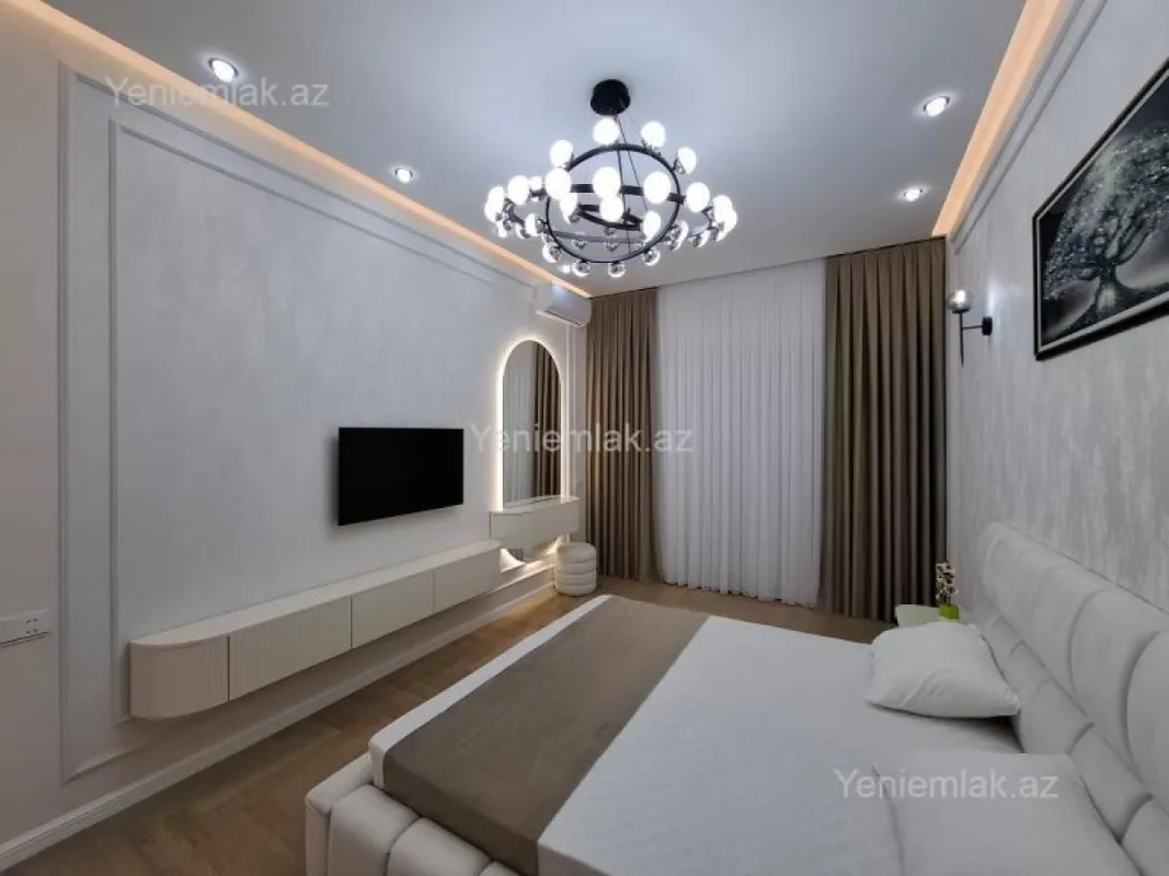 Satılır 3 otaqlı yeni tikili 100 m²