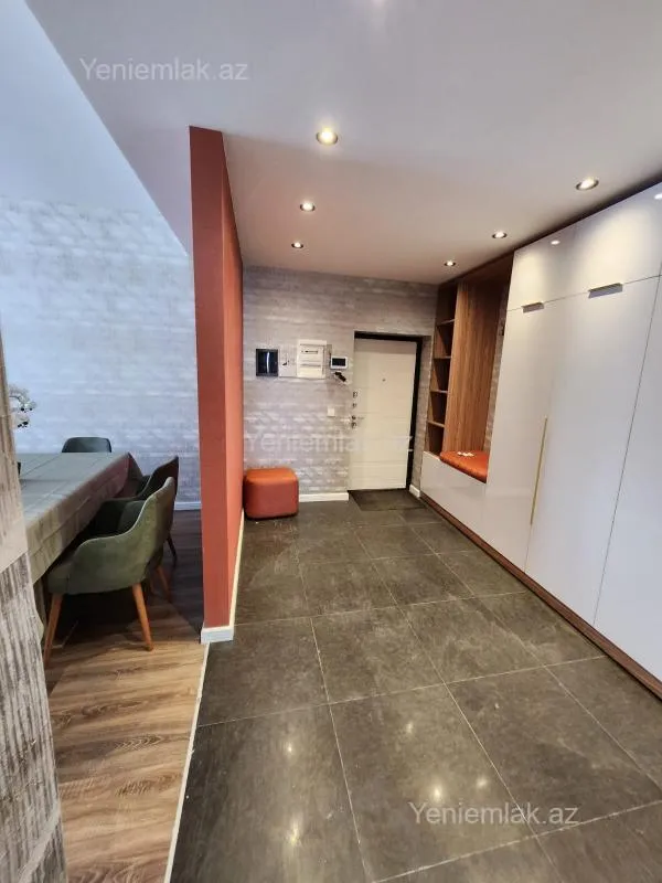 Satılır 3 otaqlı yeni tikili 100 m²